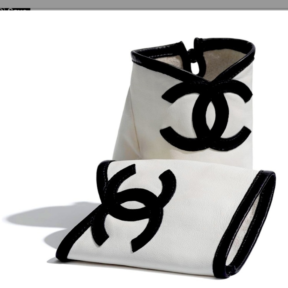 Chanel Leather Gloves CC Logo, 2020 SS Lambski